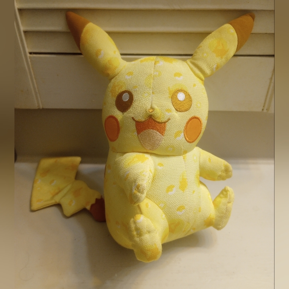 Tomy Pokemon 2016 20th Anniversary Pikachu Toys R Us Exclusive Plush
